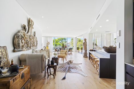 2 Petrel Ave, Mermaid Beach, QLD 4218