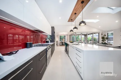 Property photo of 4 Fitzroy Place Taylors Hill VIC 3037