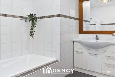 Property photo of 43 Mildura Crescent Endeavour Hills VIC 3802