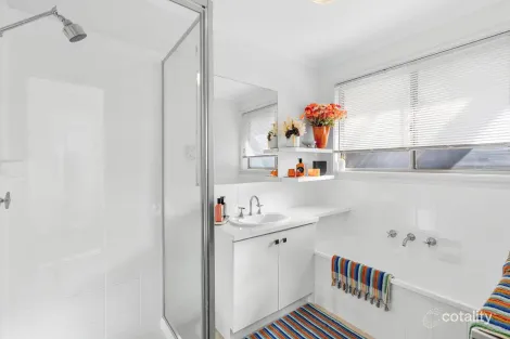 Property photo of 3 Stanford Court Whittington VIC 3219