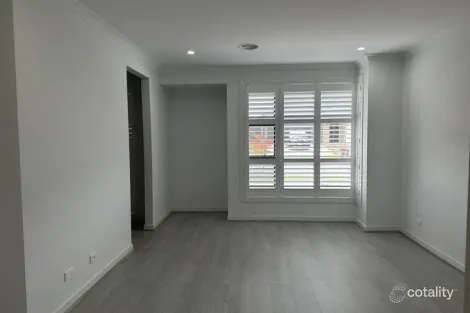 Property photo of 9 Degrees Road Greenvale VIC 3059