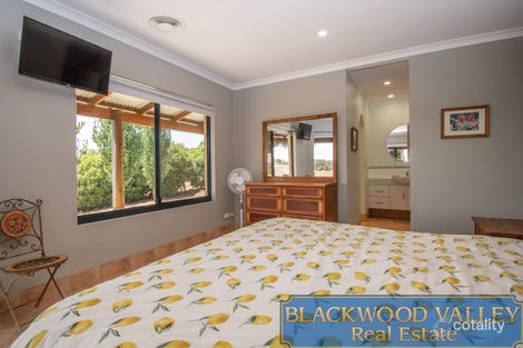 Property photo of 6 Jacaranda Place Kangaroo Gully WA 6255