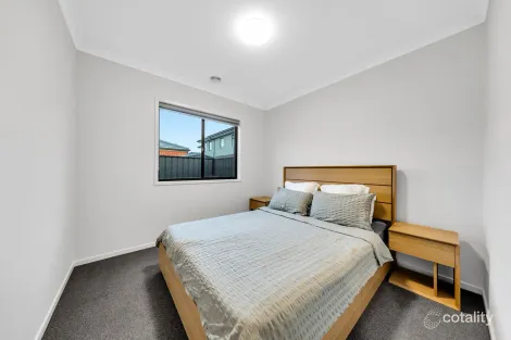 Property photo of 11 Gian Street Clyde VIC 3978
