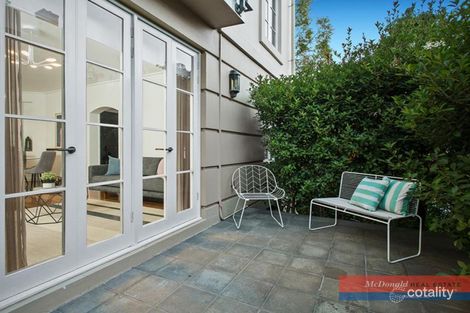 Property photo of 2/201 Wellington Parade South East Melbourne VIC 3002