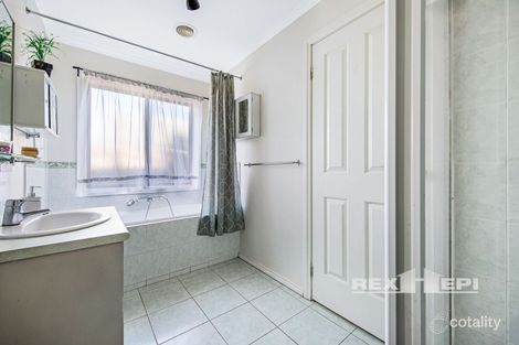 Property photo of 27 Jessica Drive Hampton Park VIC 3976