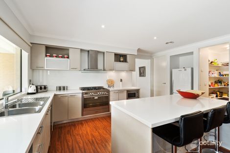 Property photo of 2 Mawson Walk Sandhurst VIC 3977