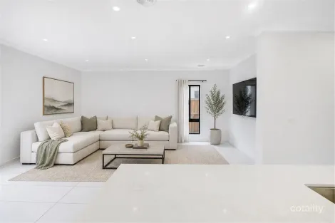 Property photo of 38 Ionica Loop Truganina VIC 3029
