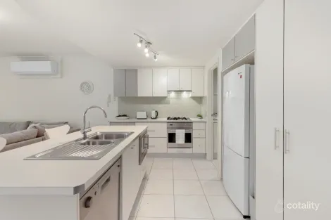 Property photo of 3/3208 Central Place Carrara QLD 4211