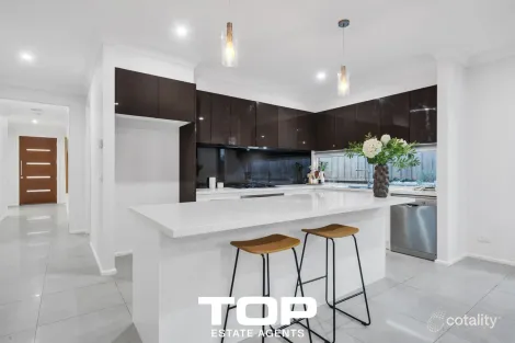 Property photo of 26 Orpington Drive Clyde North VIC 3978