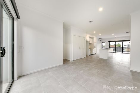 Property photo of 9 Ripplebrook Walk Pakenham VIC 3810