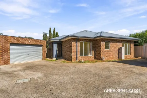 2/2 Bronton Cl, Kurunjang, VIC 3337