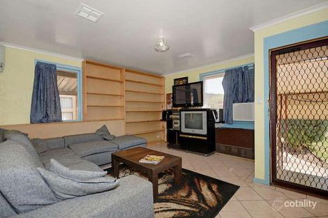 Property photo of 8 Boronia Crescent Karabar NSW 2620