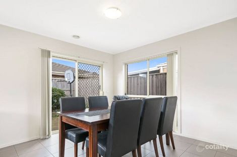 Property photo of 3 Central Avenue Pakenham VIC 3810