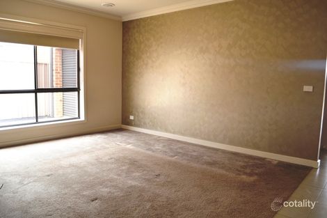 Property photo of 8 Dampier Close Craigieburn VIC 3064