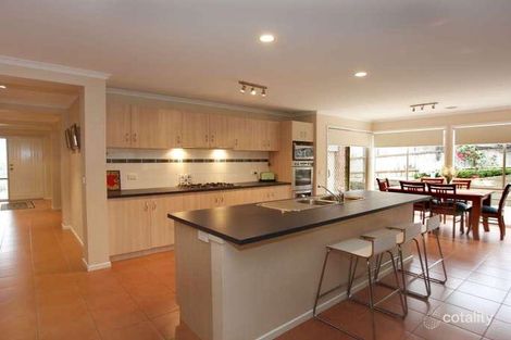 Property photo of 18 Riviera Drive Berwick VIC 3806