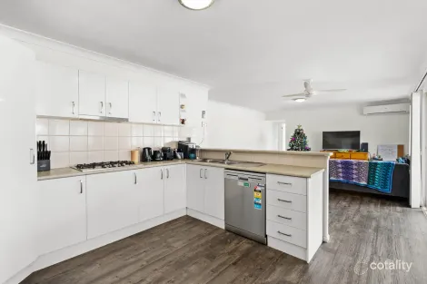 Property photo of 17 Tea Tree Place Mardi NSW 2259