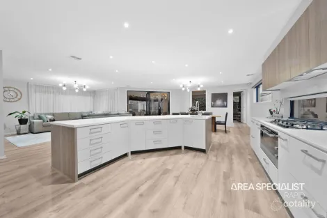 Property photo of 2 Tallrush Street Clyde North VIC 3978