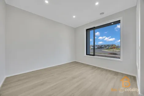 Property photo of 12 Bobbin Street Fraser Rise VIC 3336