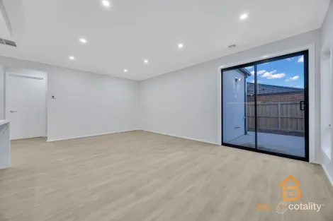 Property photo of 12 Bobbin Street Fraser Rise VIC 3336