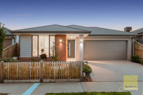 Property photo of 22 Lorikeet Circuit Rockbank VIC 3335