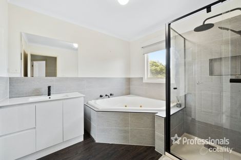 Property photo of 8 Stella Way Hoppers Crossing VIC 3029