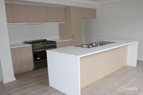 Property photo of 71 Valley Park Boulevard Westmeadows VIC 3049