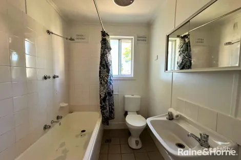 Property photo of 22 Sampson Crescent Bomaderry NSW 2541