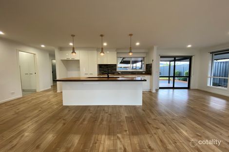 Property photo of 2 Riverside Avenue Werribee VIC 3030