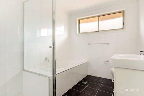 Property photo of 1/18 Rowland Avenue Wollongong NSW 2500