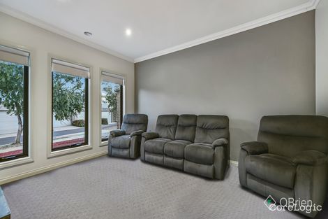 Property photo of 21 Stradbroke Gardens Caroline Springs VIC 3023