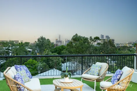 24 Bishop St, St Lucia, QLD 4067