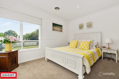 Property photo of 5 Bayside Grove Seaford VIC 3198
