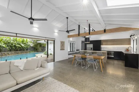 18 Bradley Ave, Miami, QLD 4220