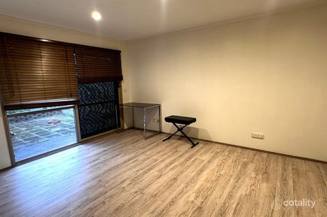 Property photo of 8 Jade Court Hampton Park VIC 3976