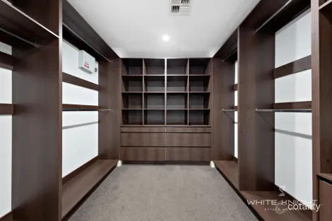 Property photo of 30 Royale Drive Fraser Rise VIC 3336