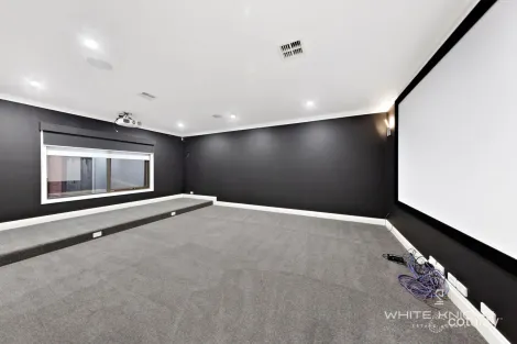 Property photo of 30 Royale Drive Fraser Rise VIC 3336