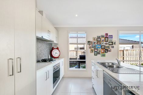 Property photo of 19 Mazel Drive Tarneit VIC 3029