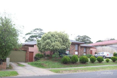 18 Isaac Smith Cres, Endeavour Hills, VIC 3802