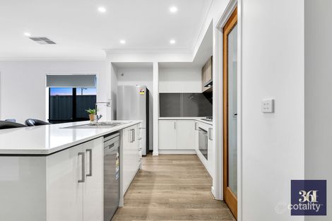 Property photo of 10 Saltaire Drive Strathtulloh VIC 3338