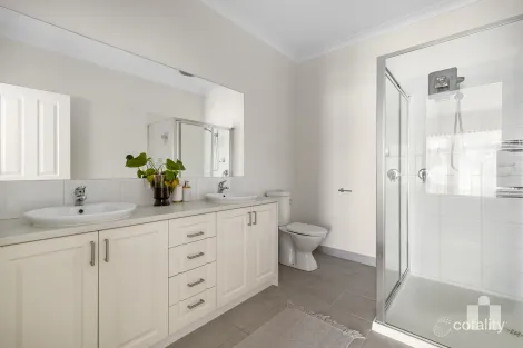 Property photo of 10 Timbertop Drive Doreen VIC 3754