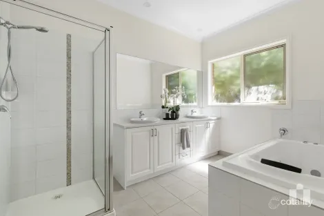 Property photo of 10 Timbertop Drive Doreen VIC 3754