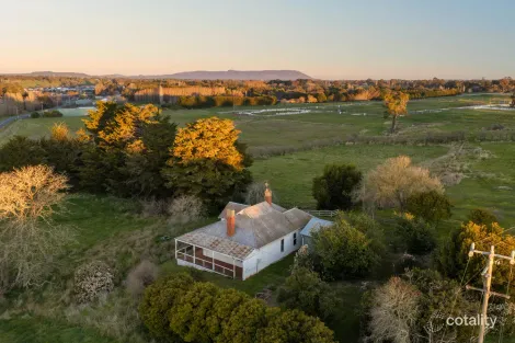 7 HARPERS LANE, KYNETON, VIC 3444