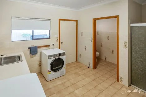 Property photo of 2 Leonard Road Hanwood NSW 2680