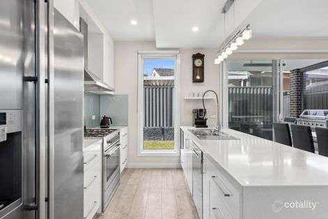 Property photo of 5 Byrd Court Mount Waverley VIC 3149