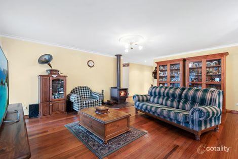 Property photo of 8 Calrossie Close Endeavour Hills VIC 3802
