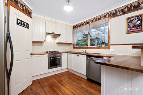 Property photo of 8 Calrossie Close Endeavour Hills VIC 3802