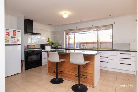 Property photo of 26 Guinivere Way Camillo WA 6111