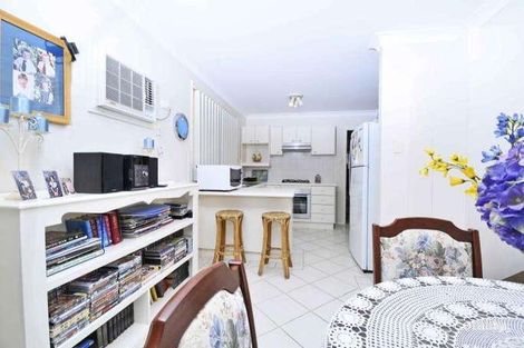 Property photo of 4 Angophora Close Mount Hutton NSW 2290