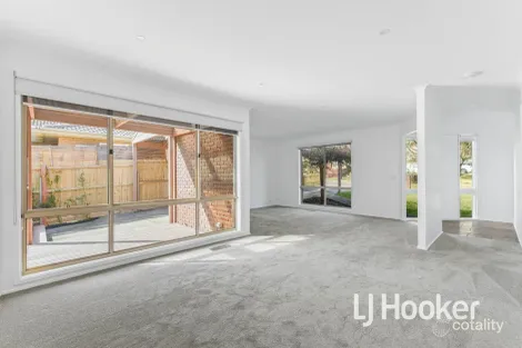 Property photo of 5 Nathan Court Pakenham VIC 3810