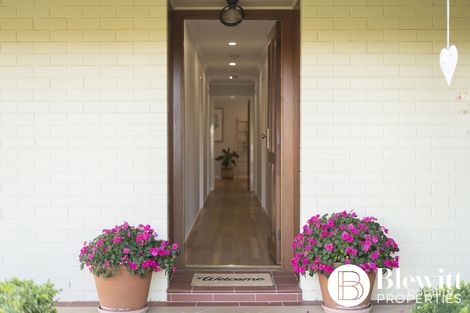 Property photo of 10 Breen Place Jerrabomberra NSW 2619